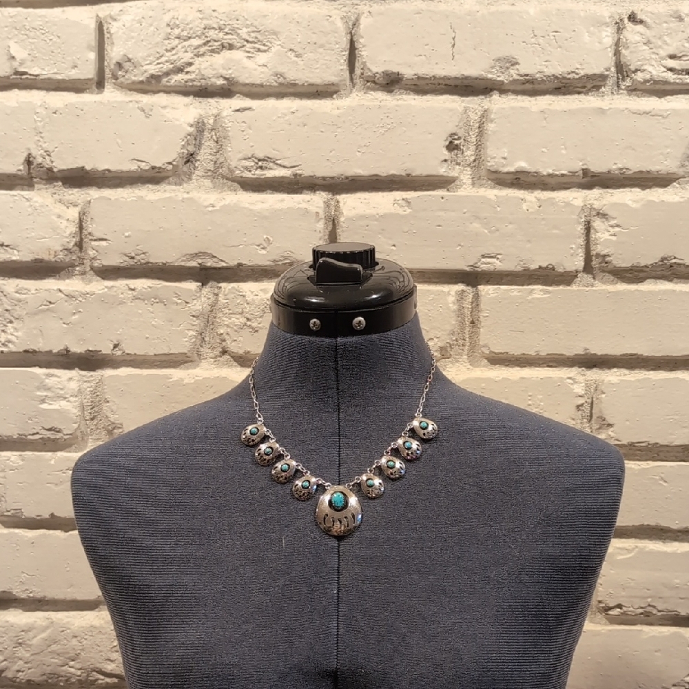Chic Silver Necklace with Turquoise Accents